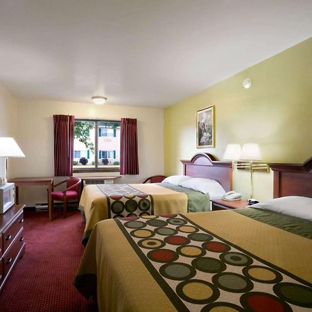 Super 8 By Wyndham Eau Claire Wi Hotel Exterior photo