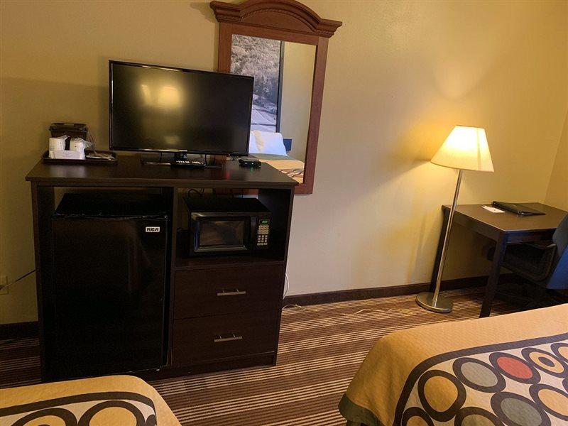 Super 8 By Wyndham Eau Claire Wi Hotel Exterior photo