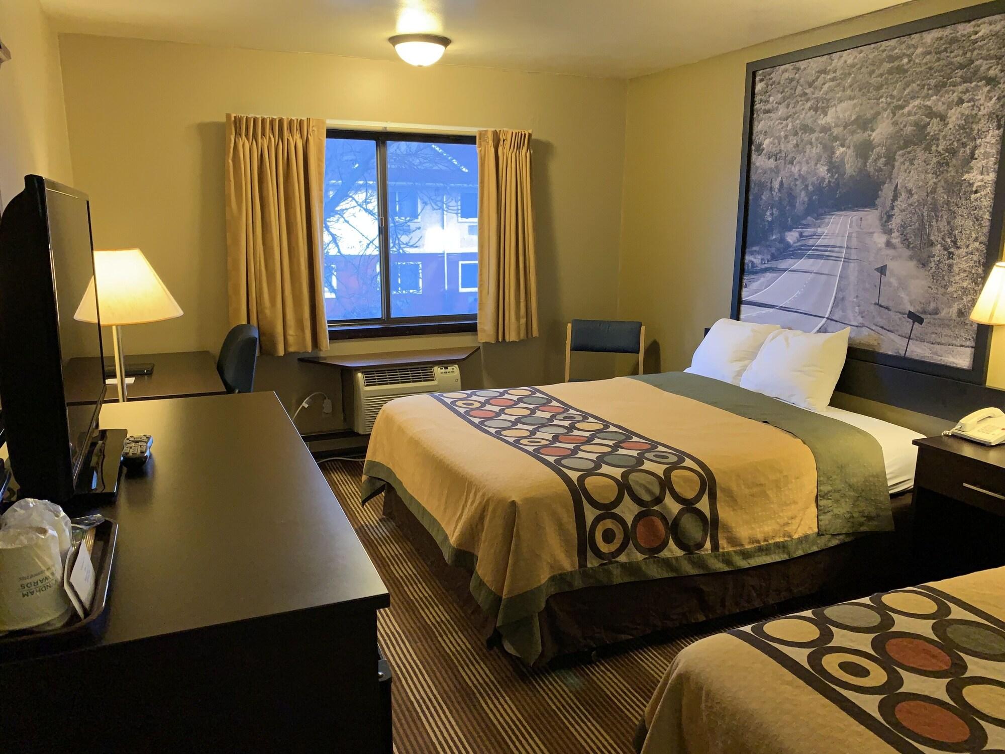 Super 8 By Wyndham Eau Claire Wi Hotel Exterior photo
