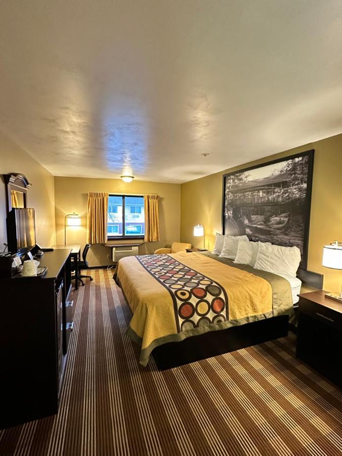 Super 8 By Wyndham Eau Claire Wi Hotel Exterior photo