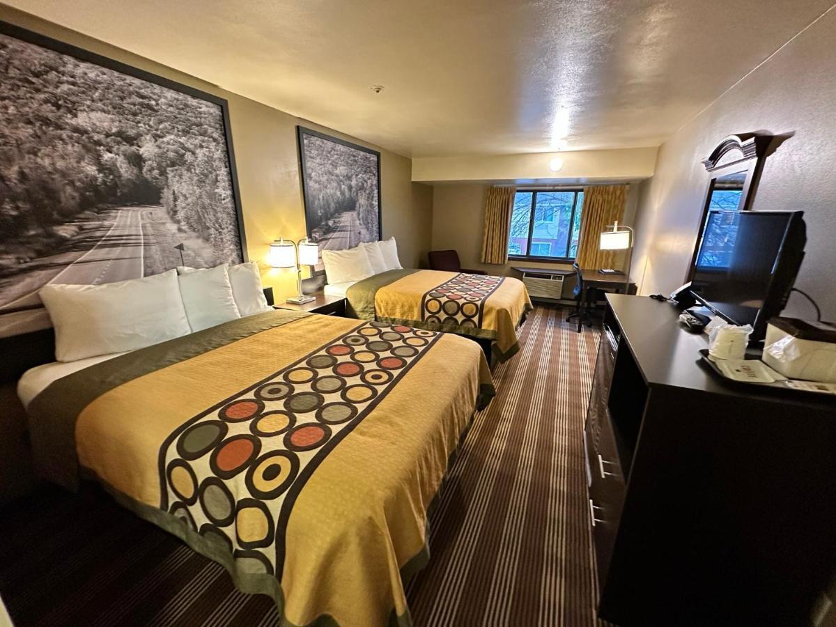 Super 8 By Wyndham Eau Claire Wi Hotel Exterior photo