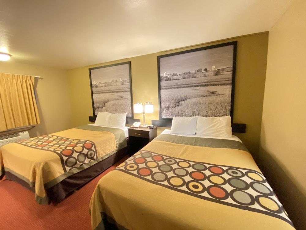 Super 8 By Wyndham Eau Claire Wi Hotel Exterior photo
