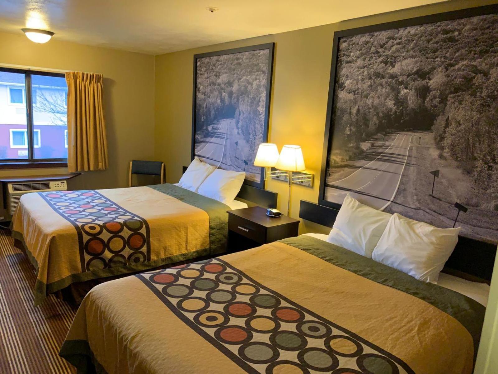 Super 8 By Wyndham Eau Claire Wi Hotel Exterior photo